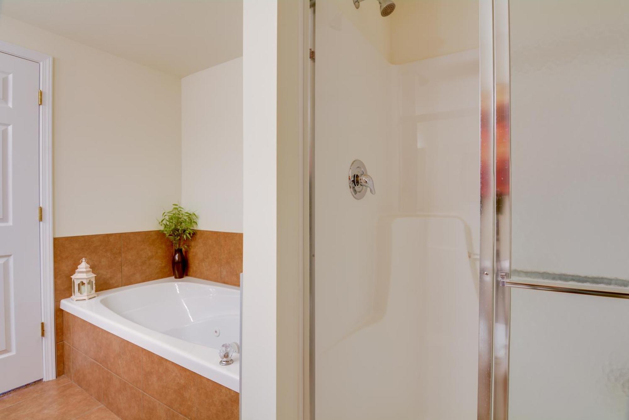 Lakefront Osage Beach Condo With Pool And Water Views! Exterior photo