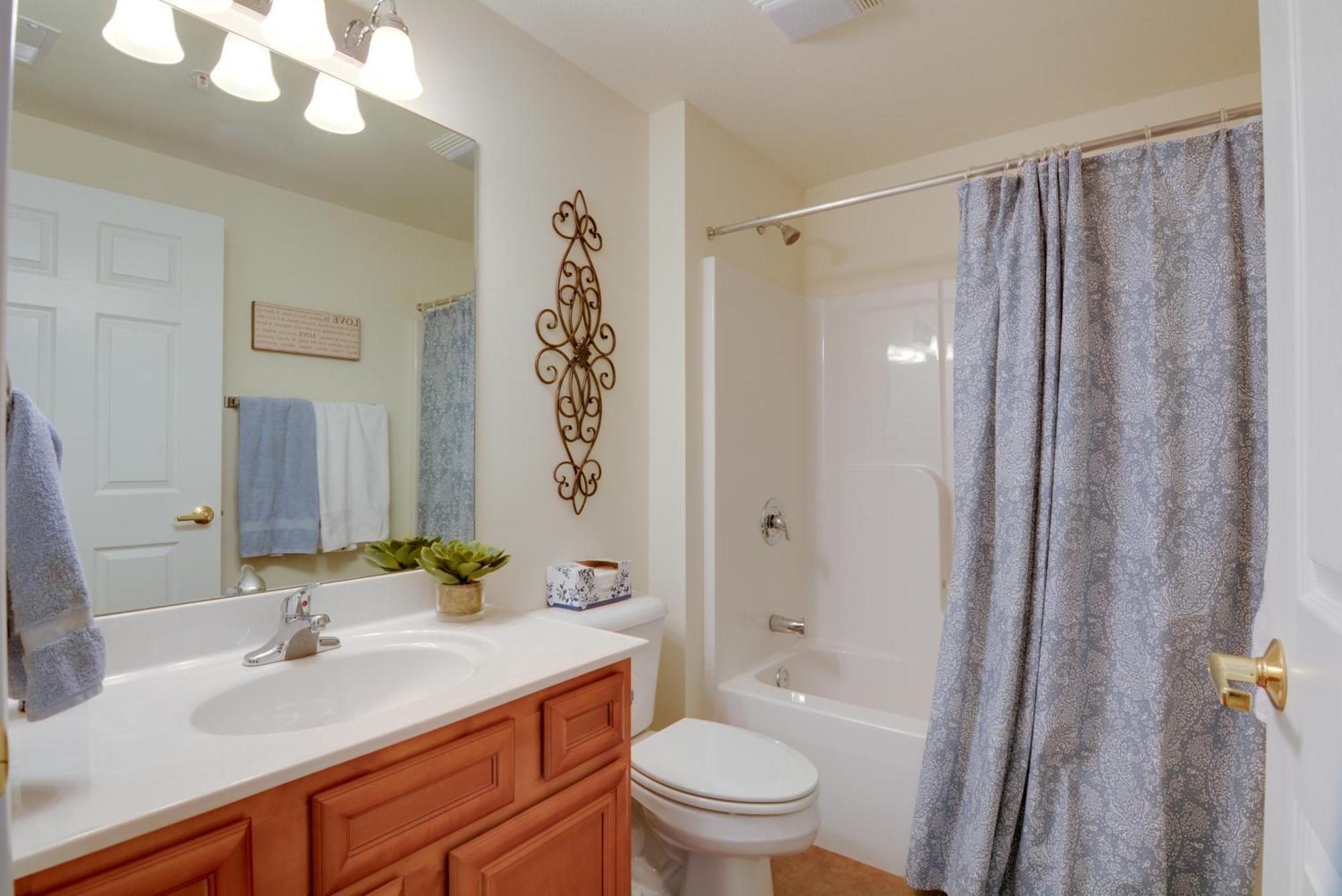 Lakefront Osage Beach Condo With Pool And Water Views! Exterior photo